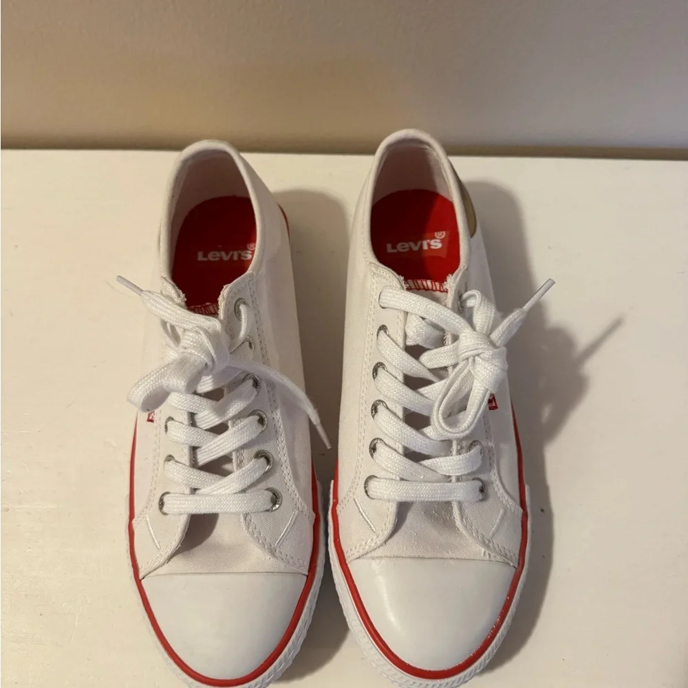 Levi's Womens White Canvas Lace Up Low Top Sneakers with Levi Logo on Heel